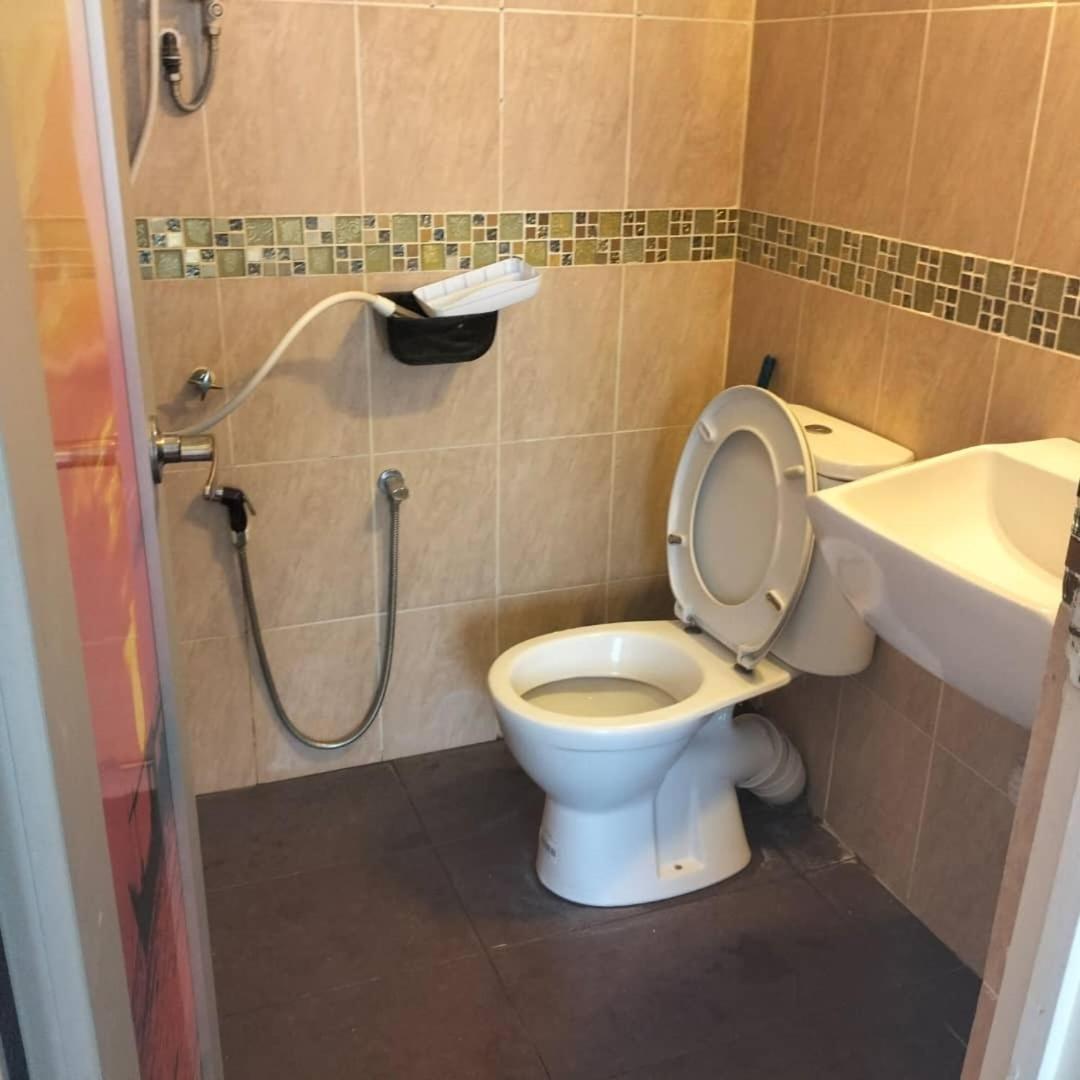 Sri Sayang Pearl View Apartment Бату Феринги Екстериор снимка